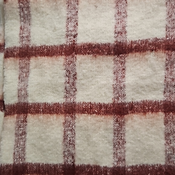 Banana Republic scarf 7 feet long 26 inches wide cream and brown color - Picture 4 of 5